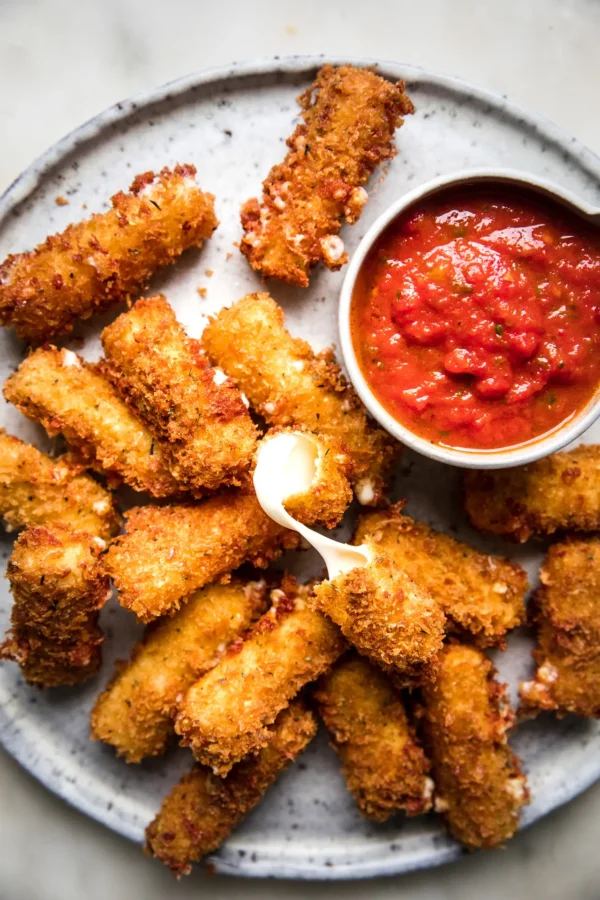 Mozzarella Sticks (8)